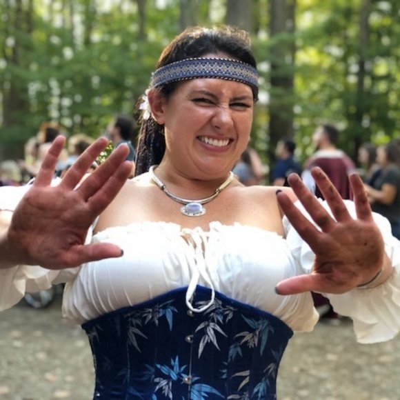 Meet your Posher, Britt - Picture 1 of 3